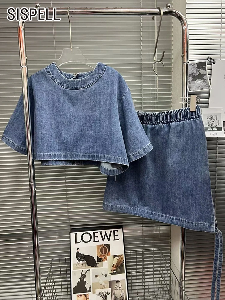 

Женский джинсовый костюм SISPELL, комплект из двух предметов, топ с круглым вырезом и коротким рукавом, трапециевидная мини-юбка с высокой тали...