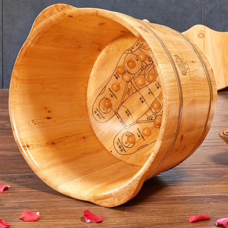 Ведерко для ванны ног из массива дерева дизайн амфоры изолированный массажный