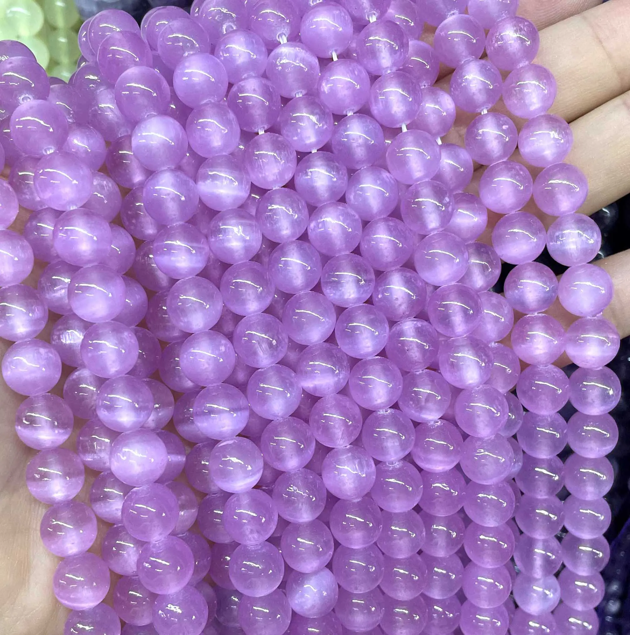 Натуральный драгоценный камень белый и розовый из селенита круглые