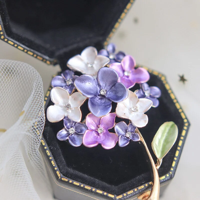 

Creative Literary Purple Hydrangea Plant Flower Brooch Ladies Western Pin Sweater Brooch Accessories