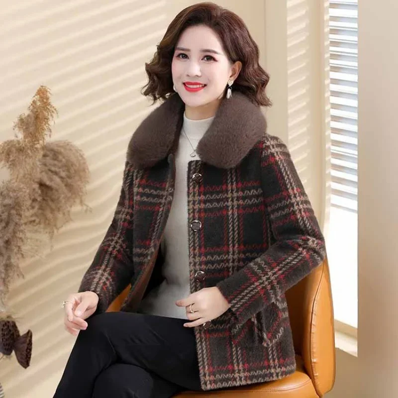 Mom's Winter Woolen Jacket 2023 New Style Middle-aged Elderly Women's Clothing Fleece-lined Thickened Plaid Fleece Top