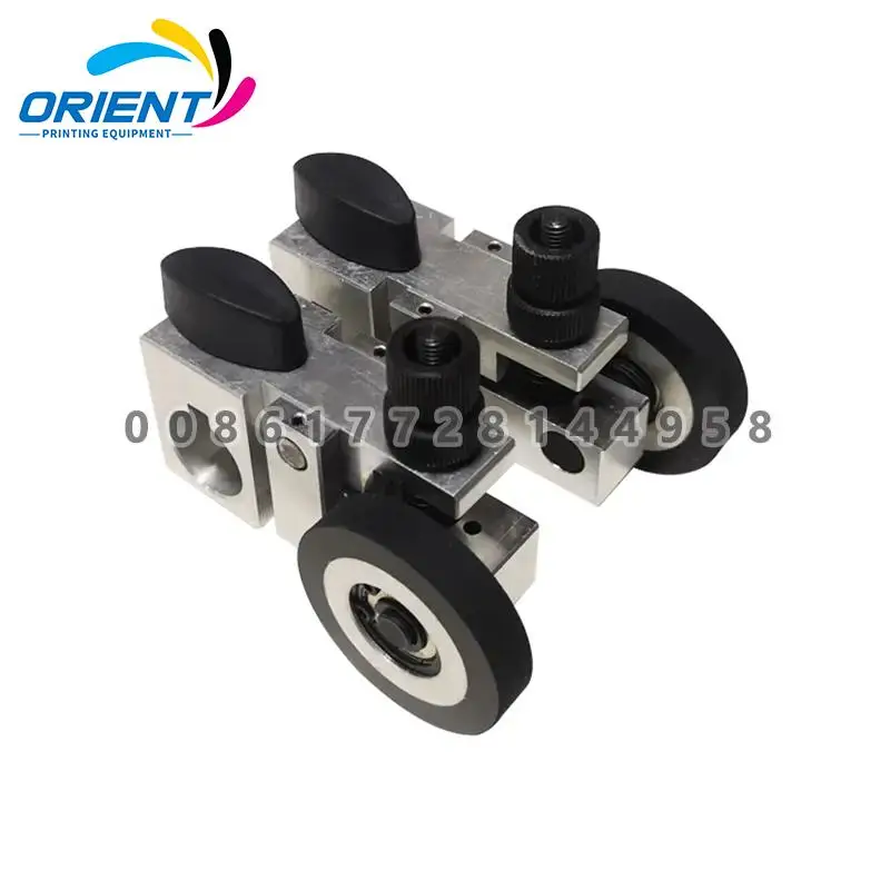

M2.016.232F M2.016.245F Rubber Wheel Assembly Forwarding Runner Assembly Bracket For Heidelberg SM74 Forwarding Roller Shaft