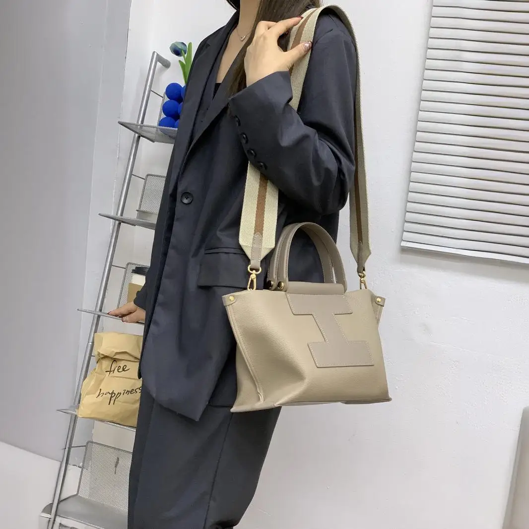 Женская сумка через плечо дизайнерская роскошная брендовая большой вместимости