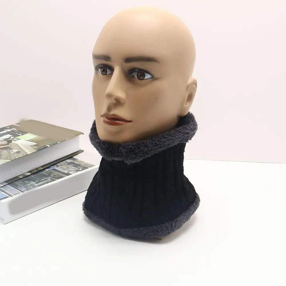 Вязаная накидка на шею с узором