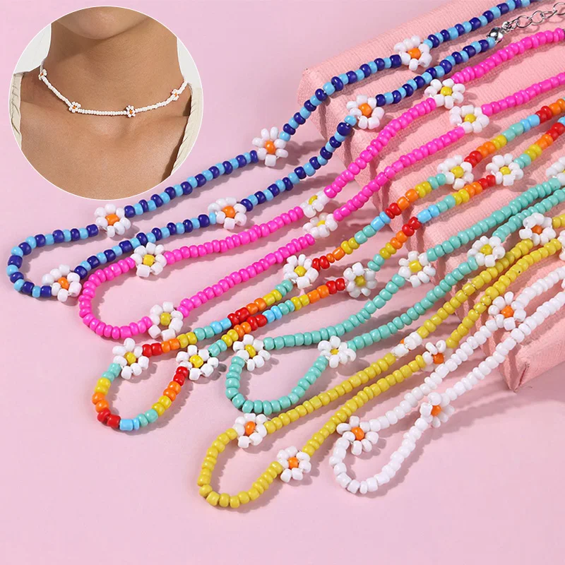 

Bohemian Beaded Necklace Lovely Daisy Flowers Choker Charm Statement Short Necklace for Women Vacation Jewelry Gifts Colorful