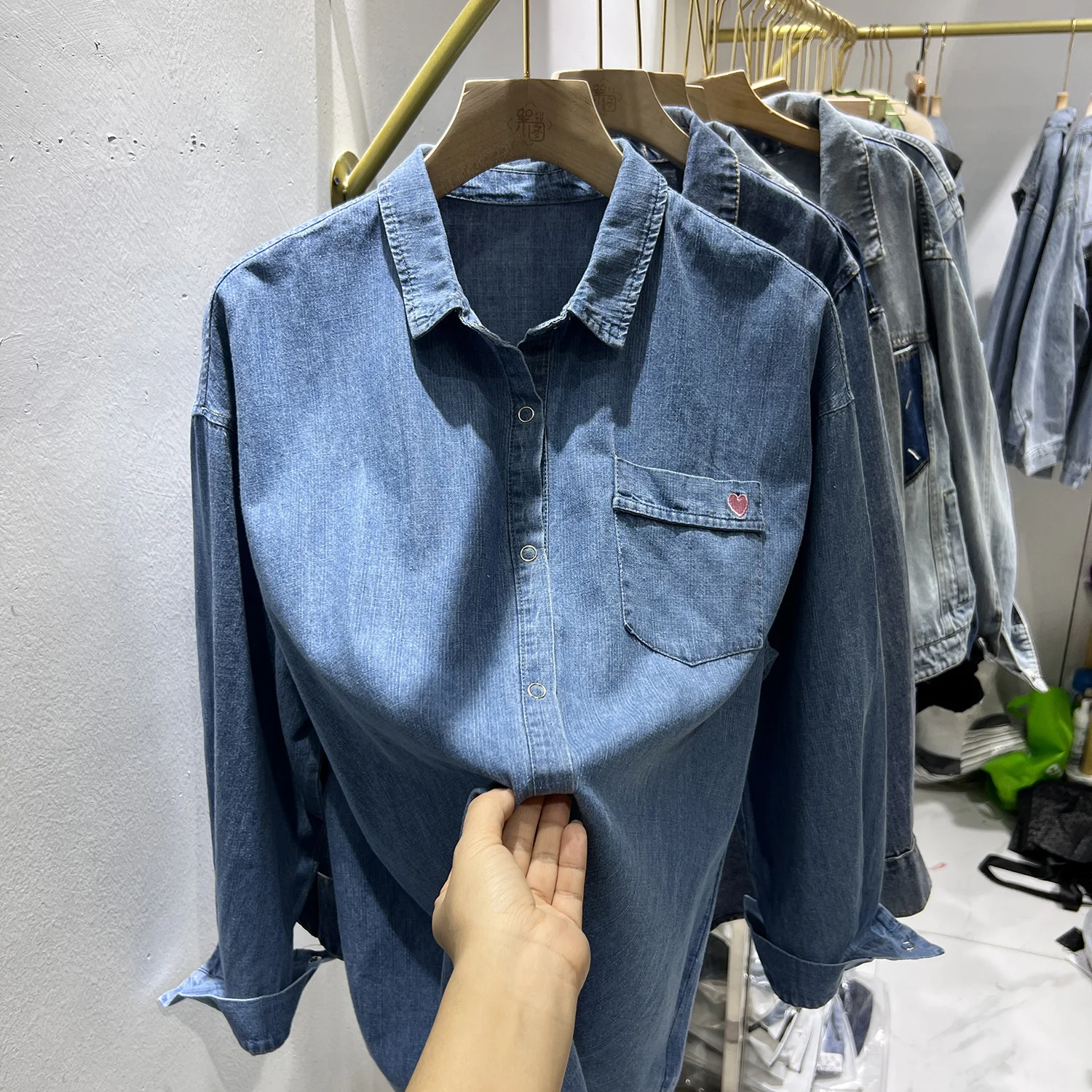 

Embroidered denim shirt women's early spring 2023 new POLO collar small man folded coat top