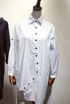 Женское платье-рубашка с длинными рукавами черного цвета