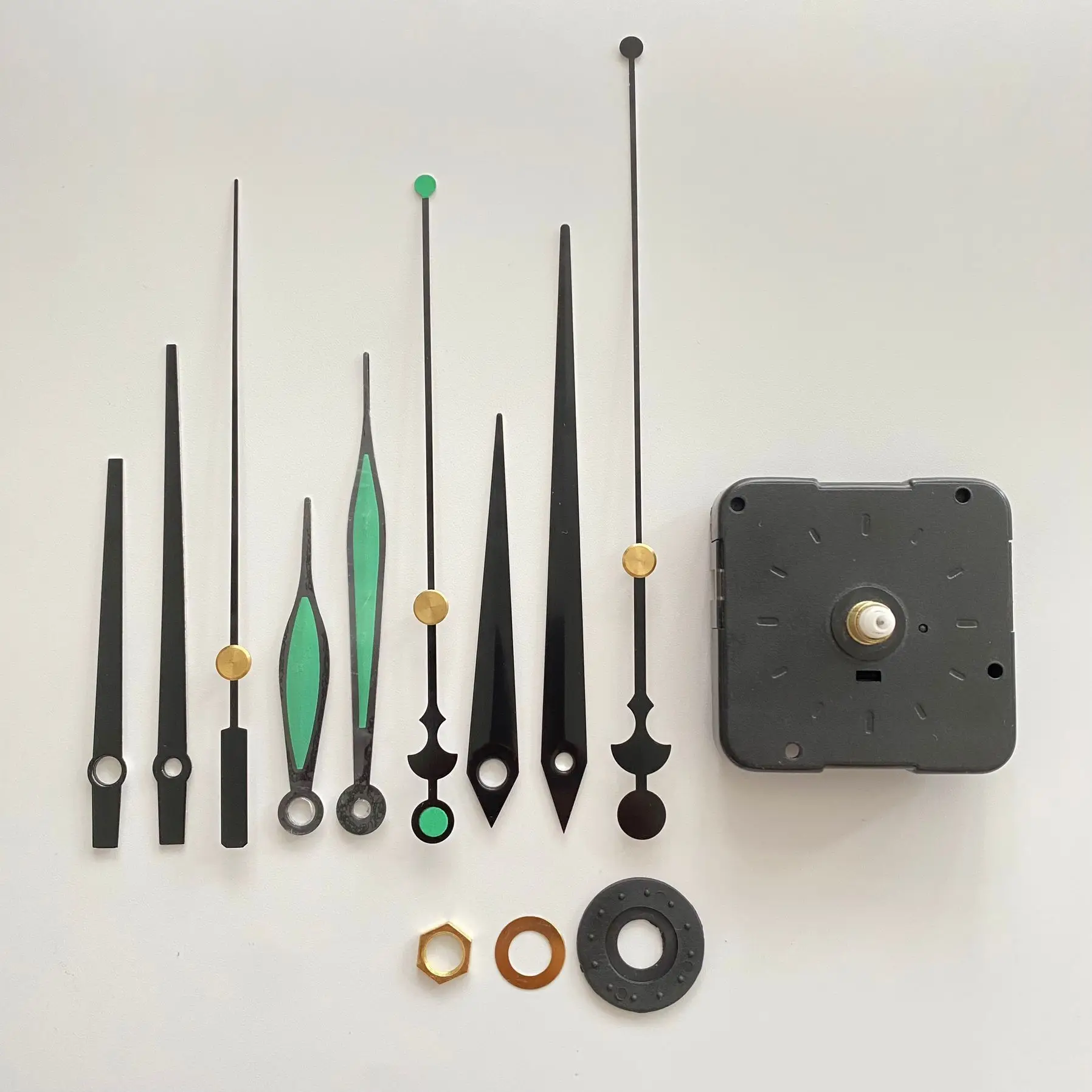 Часы с механизмом движения против часовой стрелки