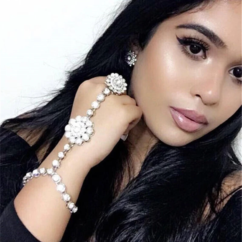 

Luxury Rhinestone Flower Bridal Finger Bracelet Fashion Exquisite Slave Link Finger Wedding Crystal Surround Bracelet Jewelry