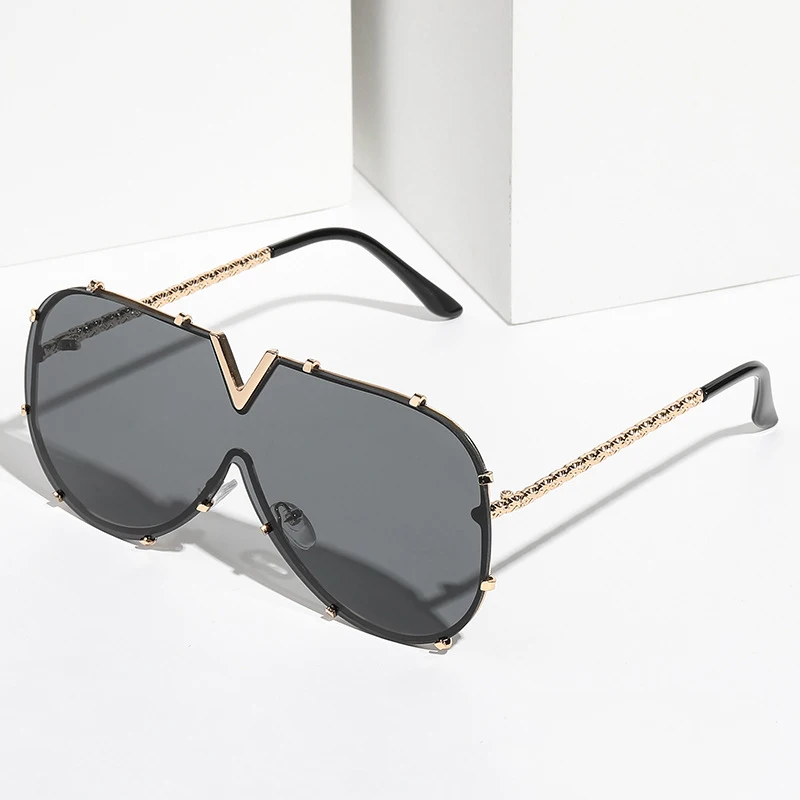 

Personality Big Frame One Piece Sunglasses For Women Men Fashion Trend Retro Design Male Female Car Driving Street Metal Glasses