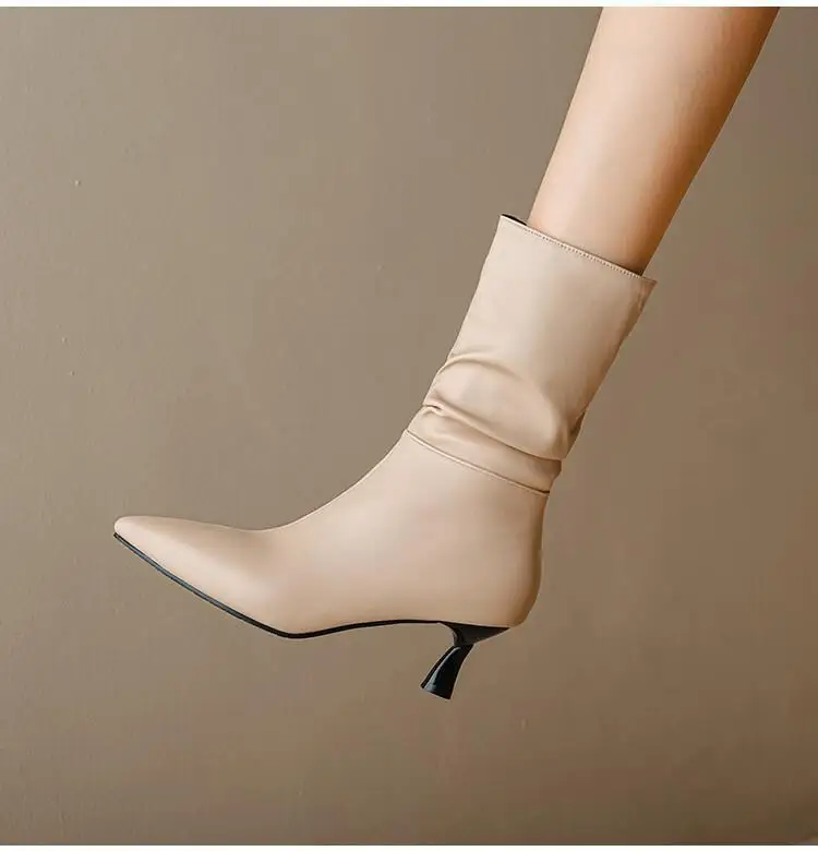 

Кроссовки женские из флока, на шнуровке и тонком каблуке, с заостренным носком