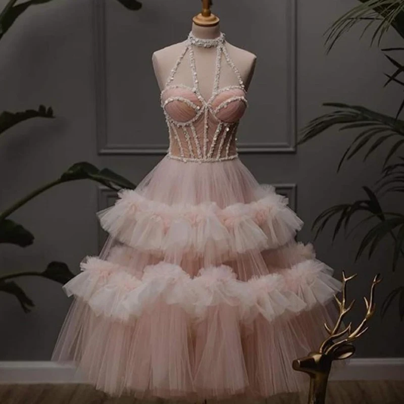 Женское платье с высоким воротником блестками и бисером розовое бальное из тюля