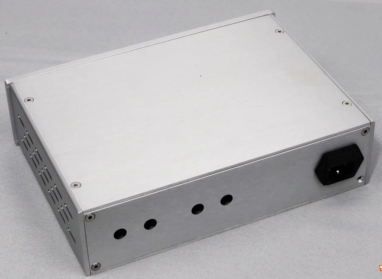 Усилитель для наушников из серебра 2607 пробы и алюминиевого сплава