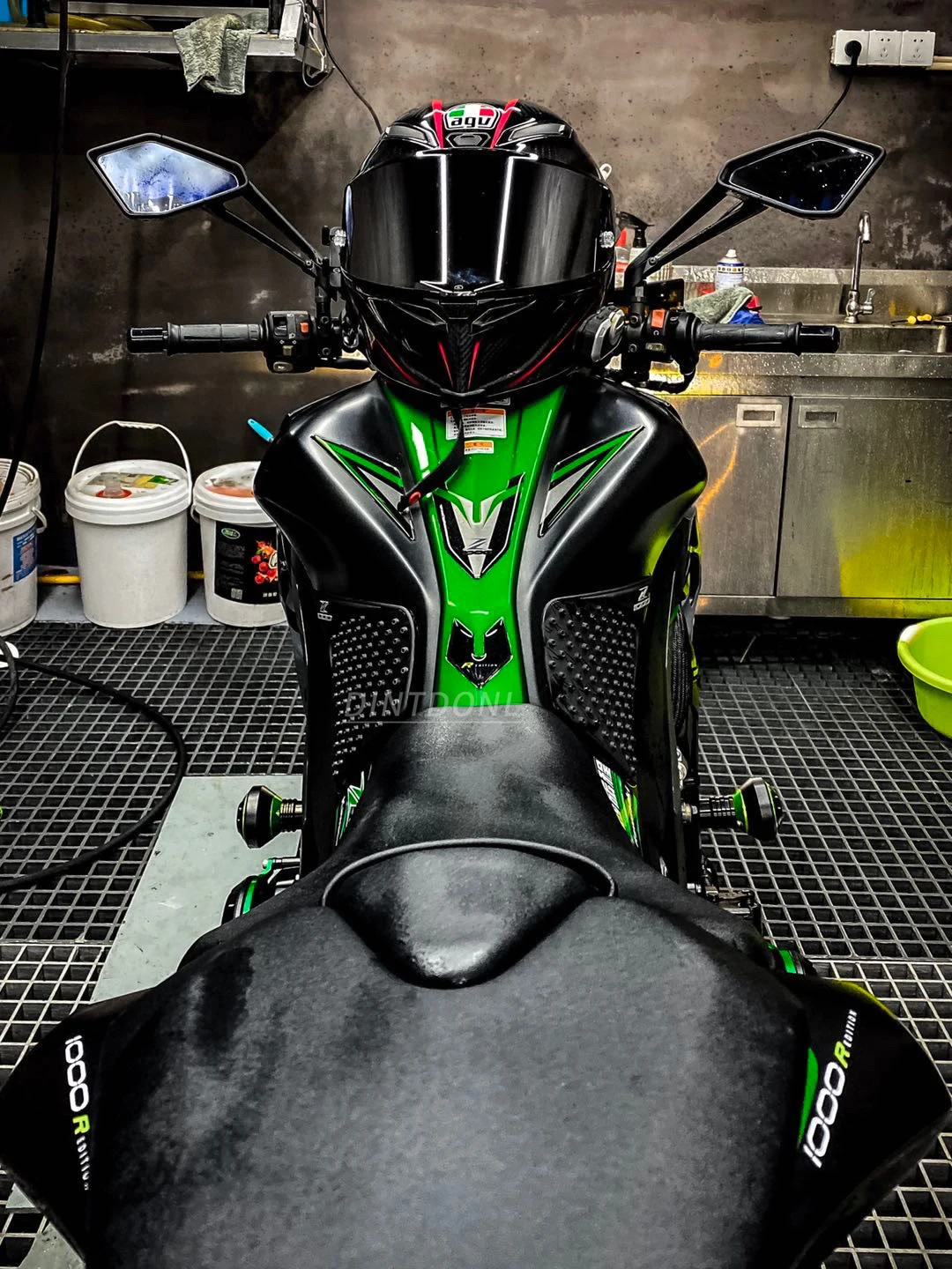 

Для KAWASAKI Z1000 R 2014-2022 мотоциклетная боковая наклейка газовый коленный захват протектор бака Тяговая Подушка противоскользящая наклейка Z1000R ...