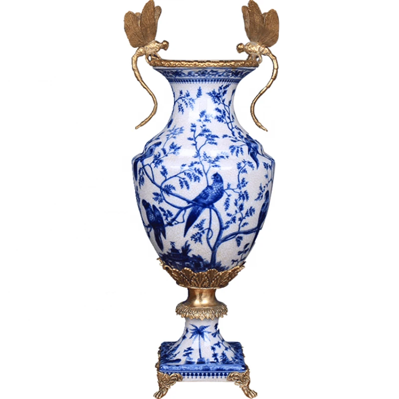 

Самый популярный новый дизайн роскошный античный бронзовый керамический Декор для дома латунные и синие и белые фарфоровые вазы