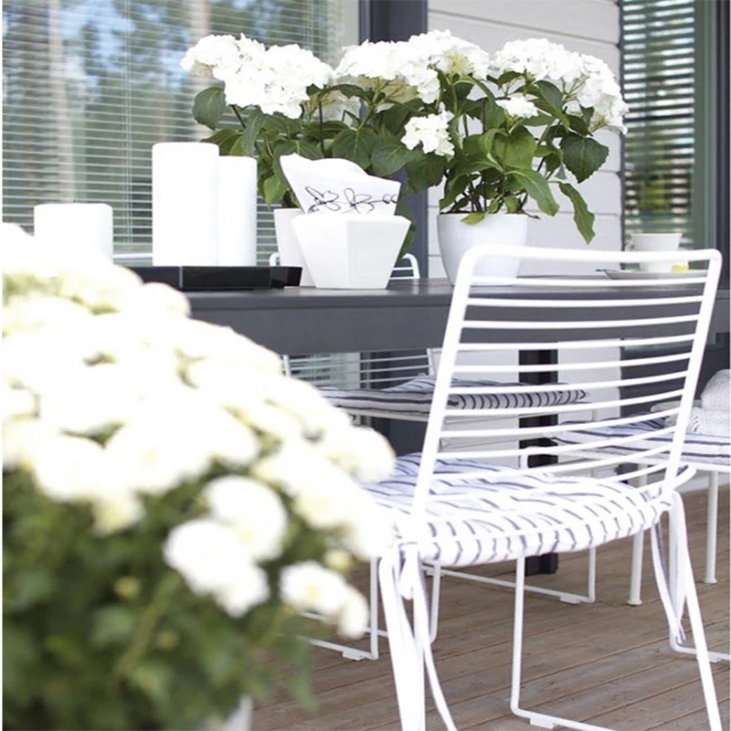 Рисунок 4 - Простой уличный стул для отдыха на балконе