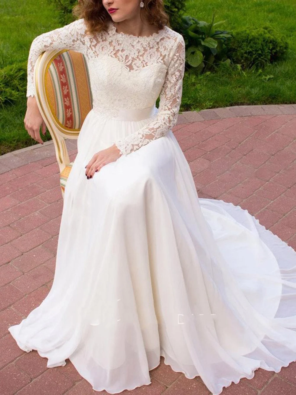 

Elegant Deep V-neck Wedding Dresses Beach Long Sleeves Lace Appliques Tulle Floor Length Lace Up Bridal Gowns