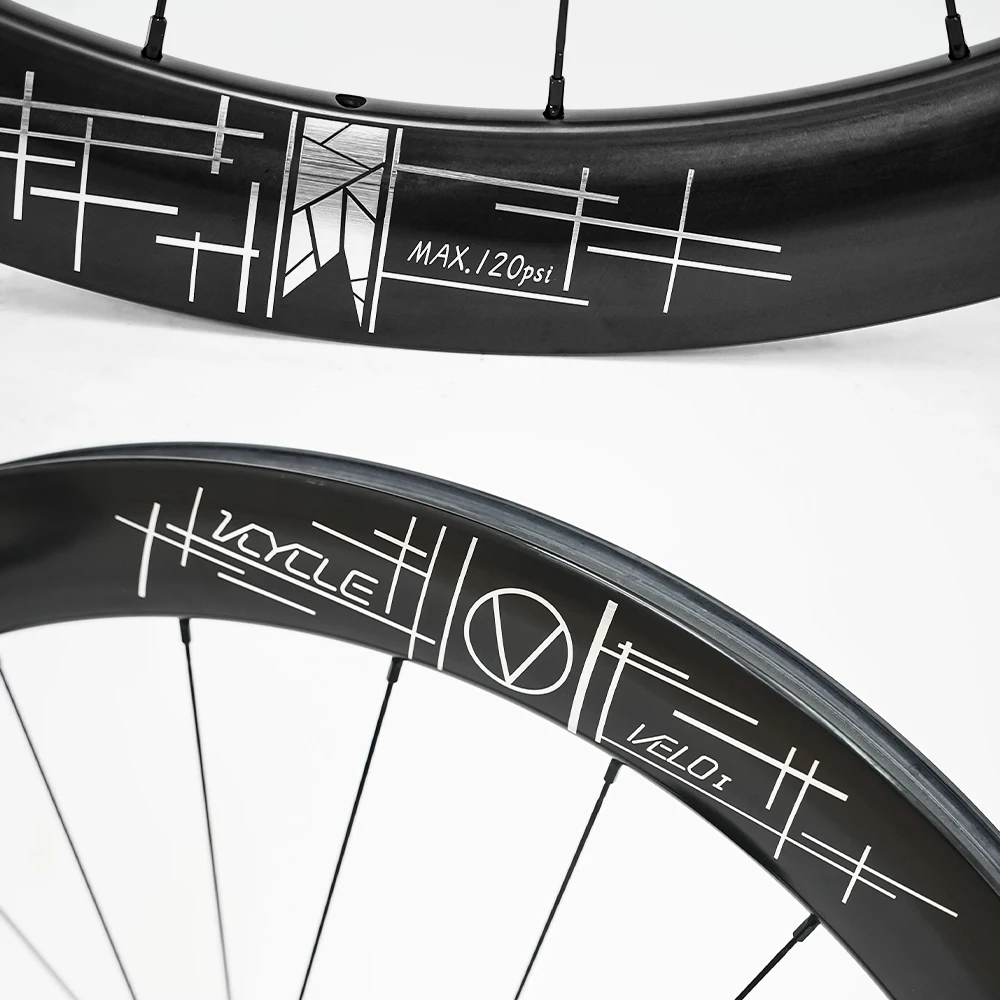 Фото Колеса VCYCLE VELO I из карбонового волокна, готовые к установке бескамерных шин, сверхлегкие, с ободом шириной 50 мм, клинчерные, для шоссейного велосипеда. №2