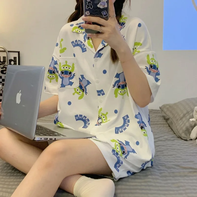 Женский пижамный комплект с короткими рукавами и шортами