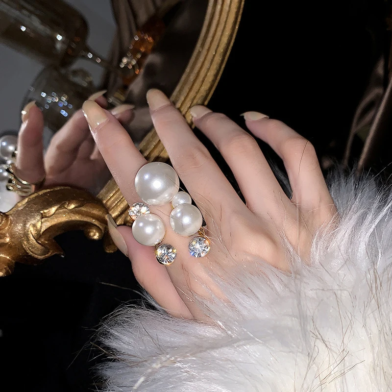 

Fashion Korean Pearl Rings Retro Oversize for Women Shiny Rhinestone Irregular Finger Rings Charm Crystal Wedding Jewelry Gift