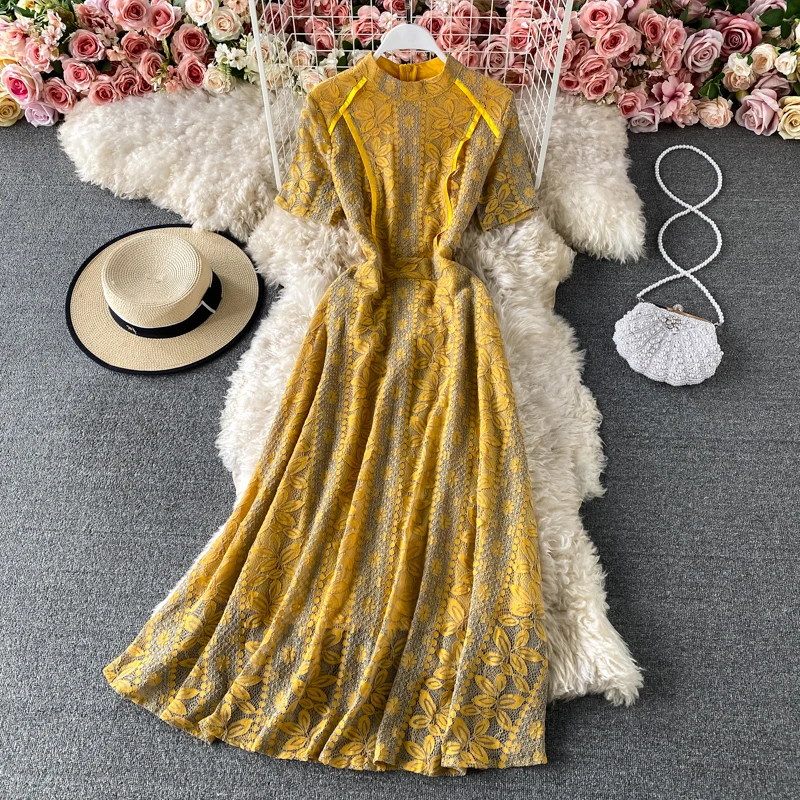 

The New Autumn and Winter Vintage Lace Layout with Hollow Splicing Elegant Temperament Slim High-waist Dress