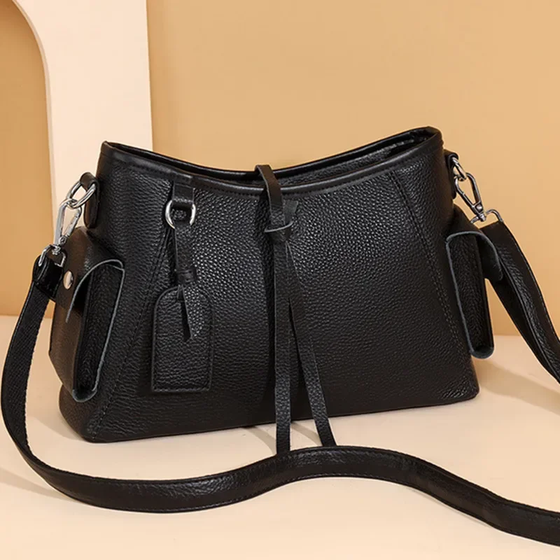 Женская сумка из коровьей кожи большая вместительная через плечо