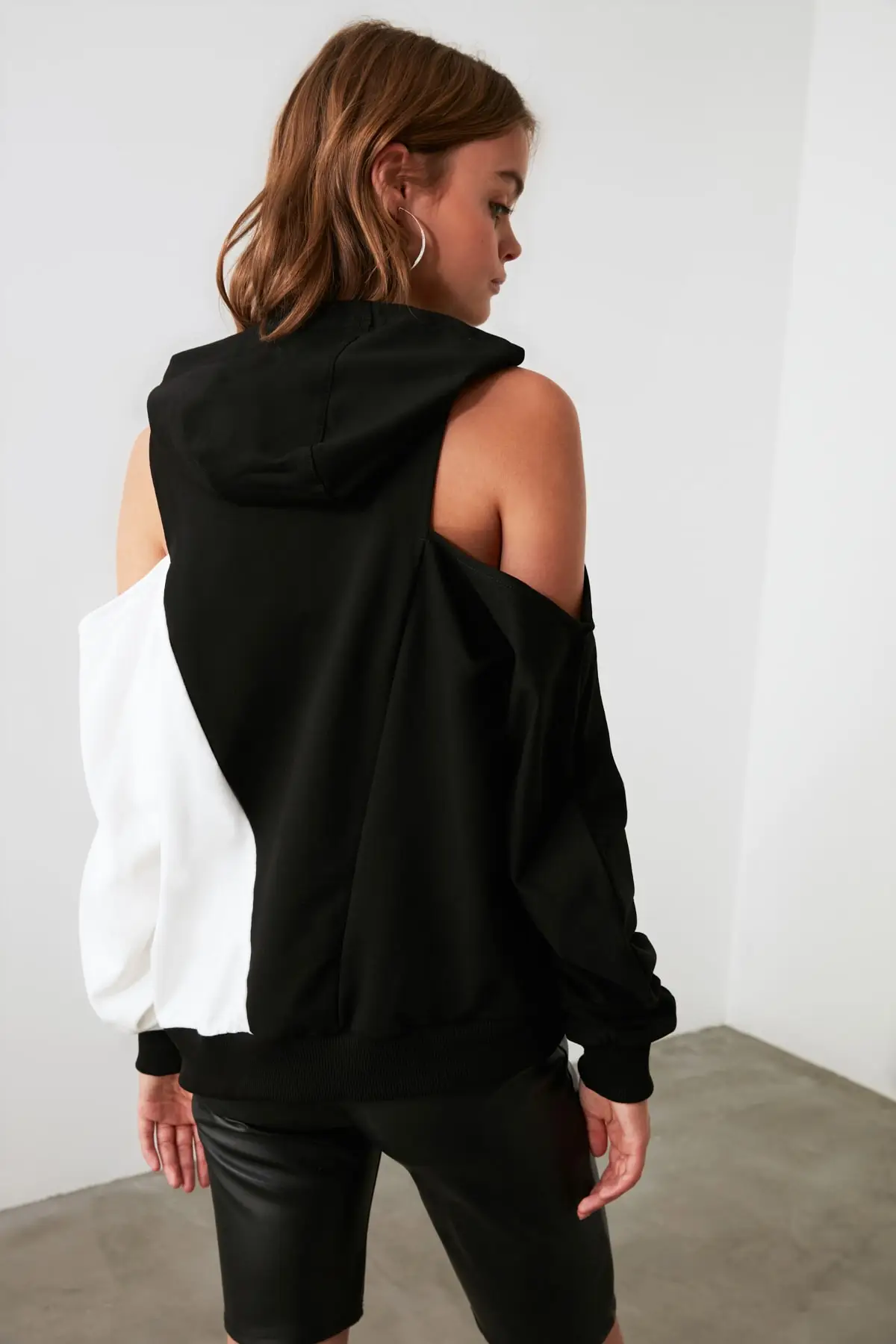 Trendyol Black With Color Block Sweatshirt TWOAW20SW0080 | Женская одежда