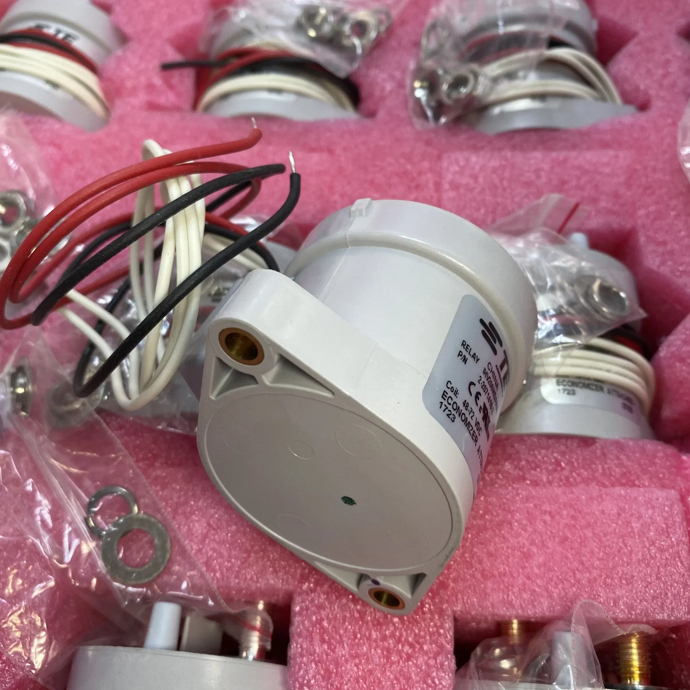 Контактор реле TE Tyco EV200HAANA 1-1618002-8 HVDC с контактным элементом обратной связи (art.: 3920da8a9a09b) - 3920da8a9a09b