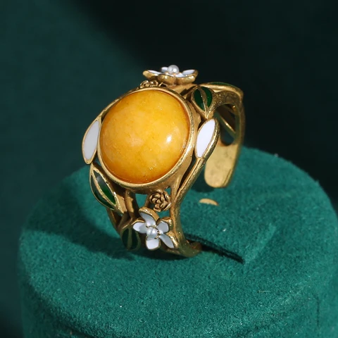 Золотое кольцо из натурального камня LOVE GREEN LIVE GREEN