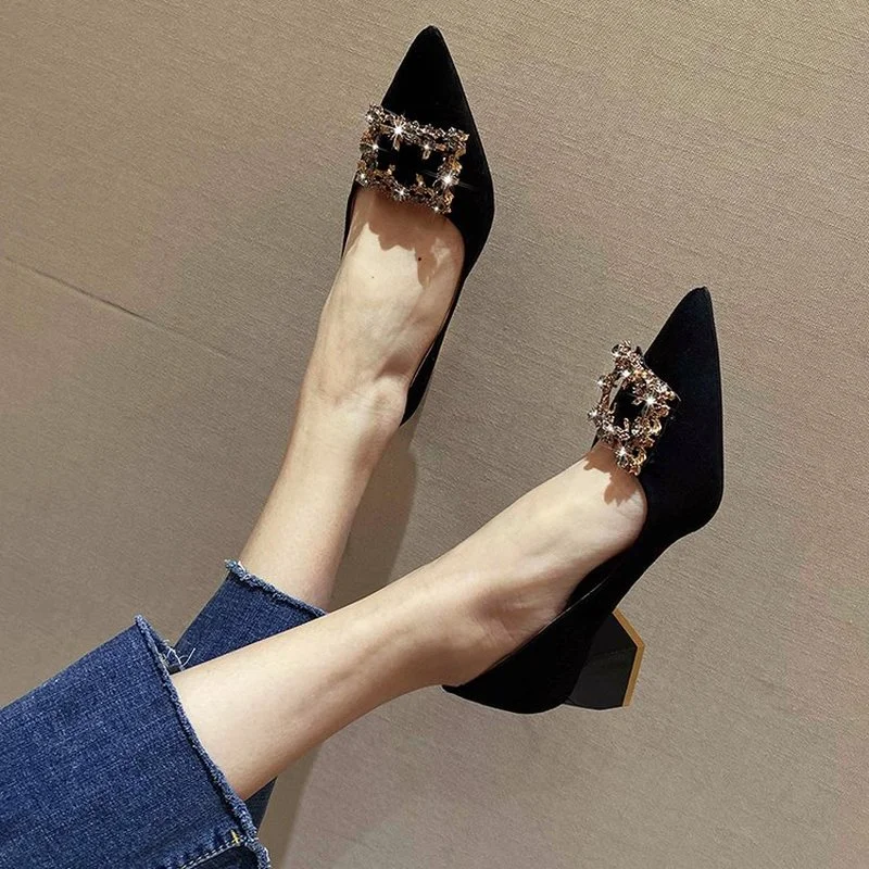 

Женские туфли на высоком каблуке, с острым носком