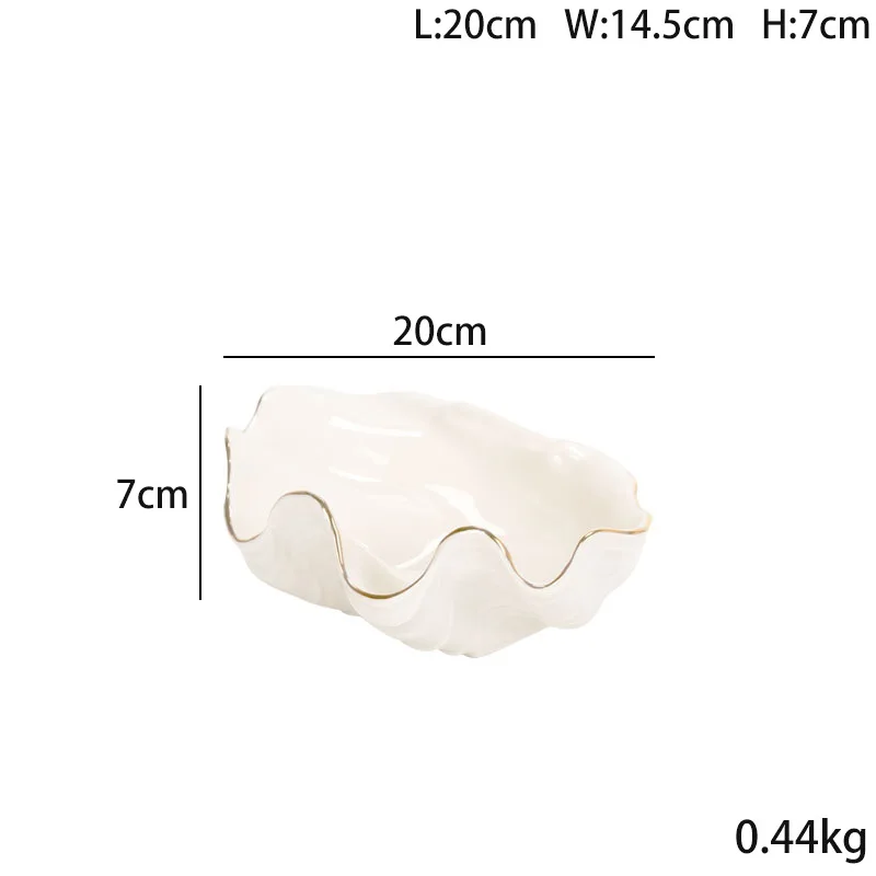 

Керамическая тарелка с позолотой