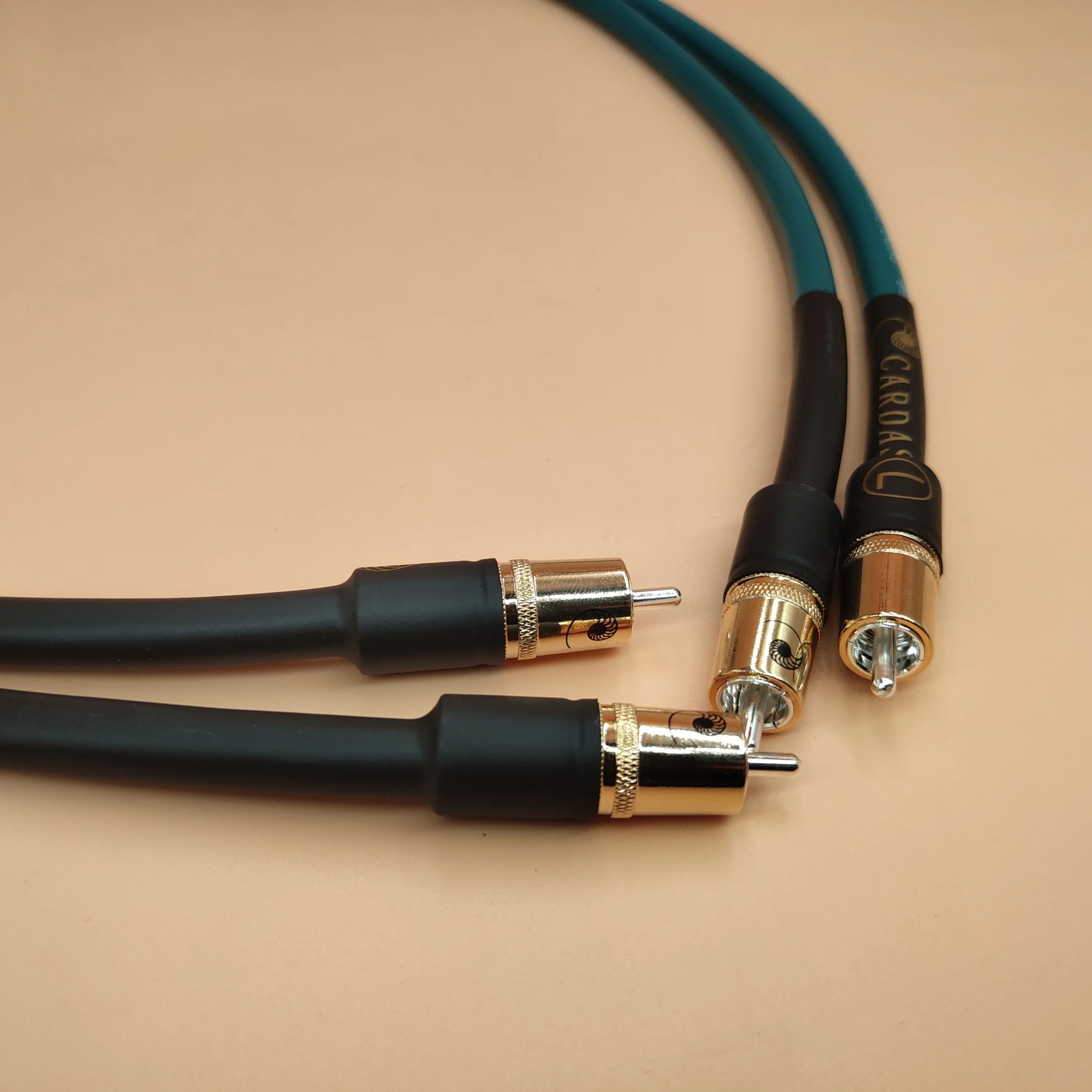 1 пара сбалансированный аудиокабель с RCA на XLR |
