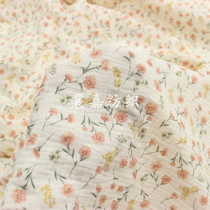 

50*135 см хлопковая двойная Марля креп маленькая цветочная ткань детская одежда домашнее обслуживание пижамная ткань