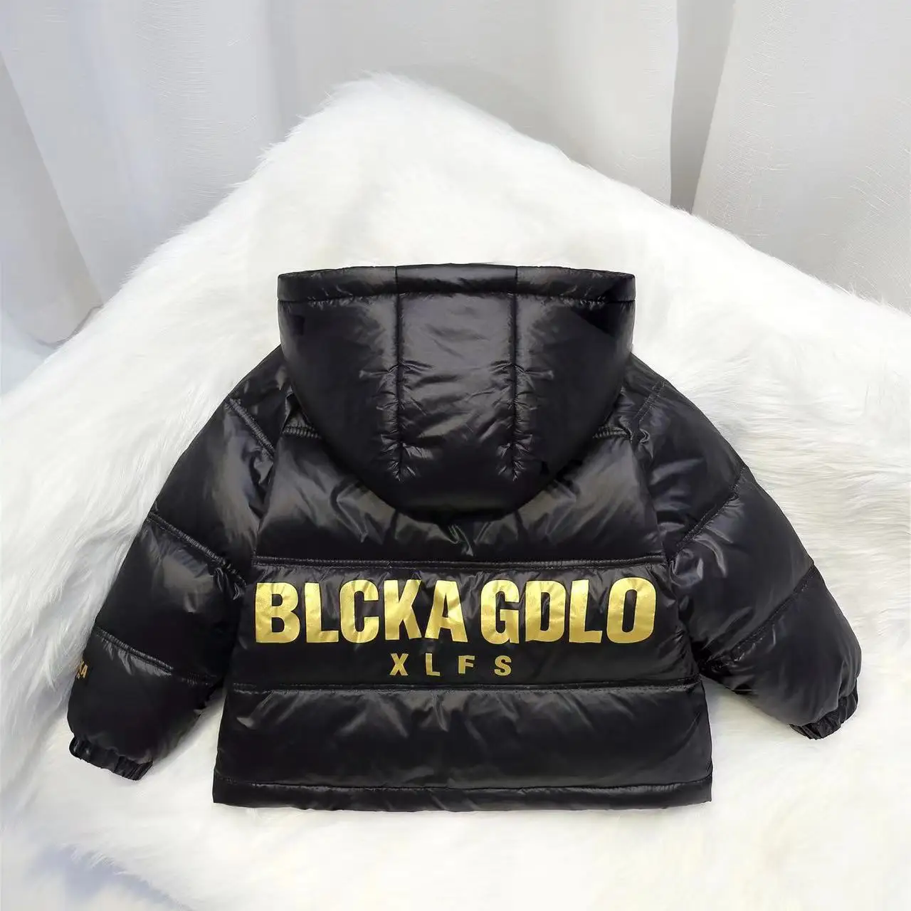 Пуховик детский утепленный с капюшоном модная короткая зимняя куртка черного и