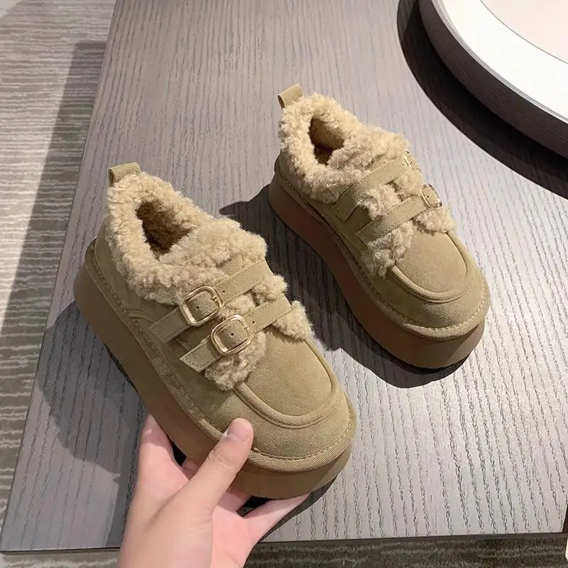 Женские слипоны с мехом на платформе