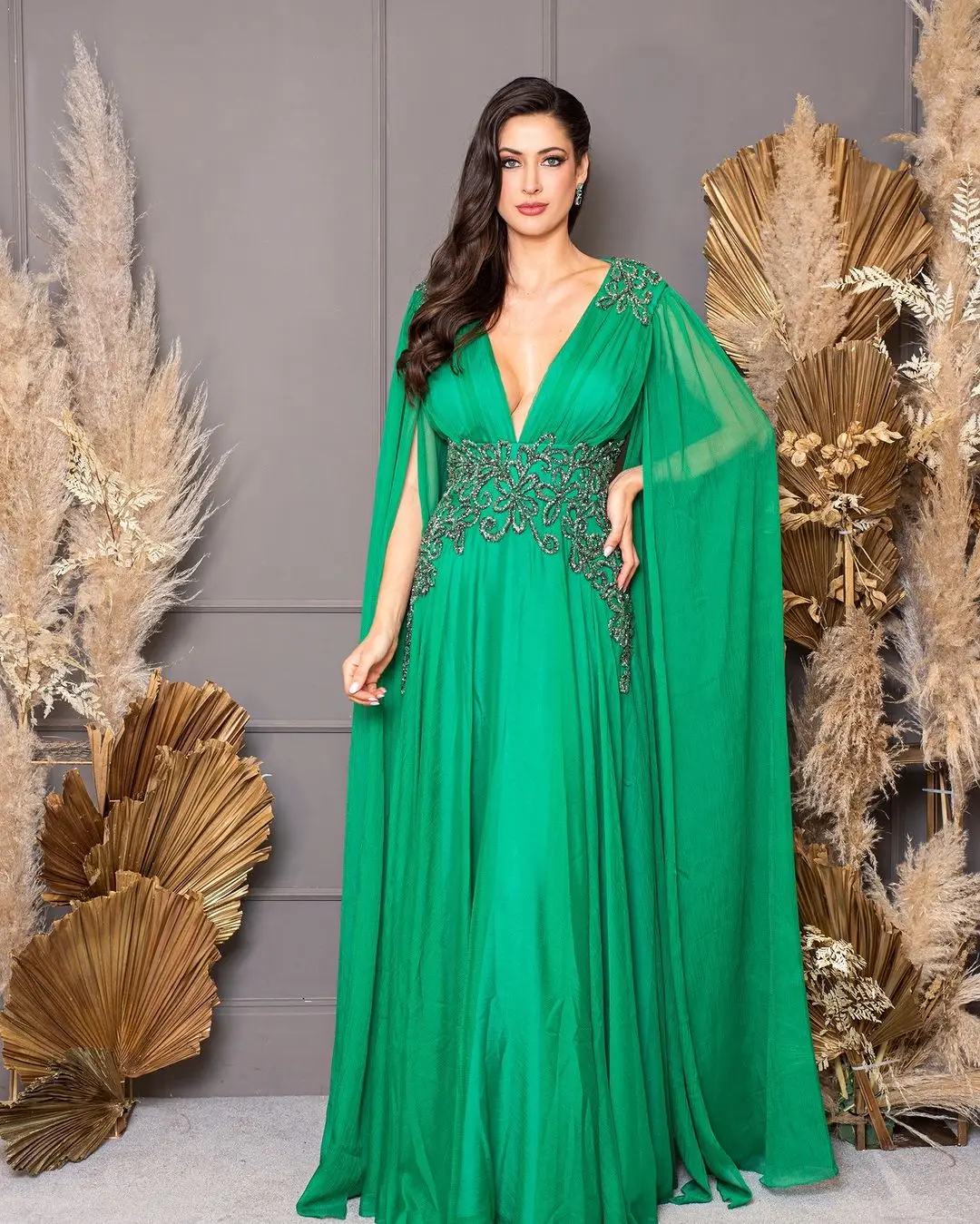 

Простое зеленое шифоновое платье для выпускного вечера, элегантное Плиссированное вечернее платье-трапеция до пола с V-образным вырезом и д...