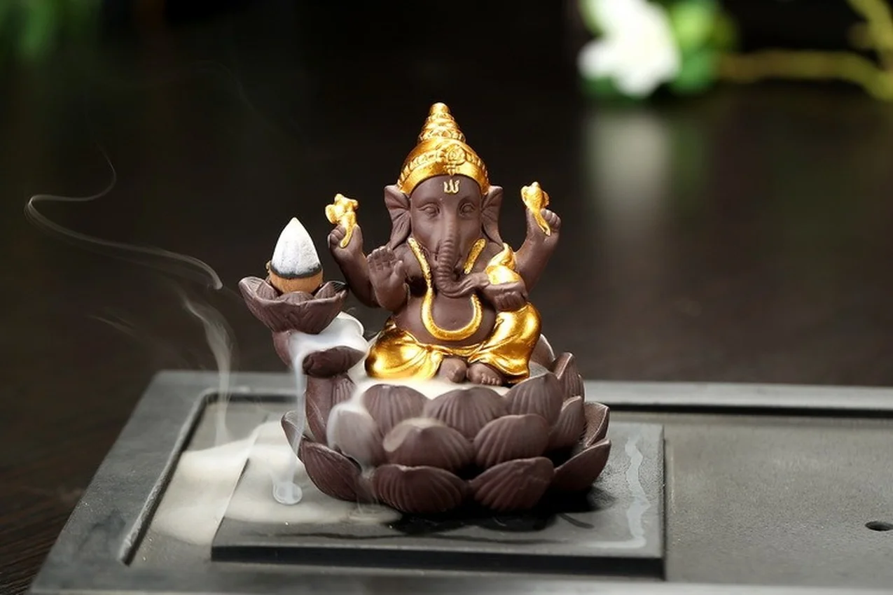 

Keramindiase Ganesha Olifant God Boeddhabeelden Terugstromen Wierook Brander домашний декор