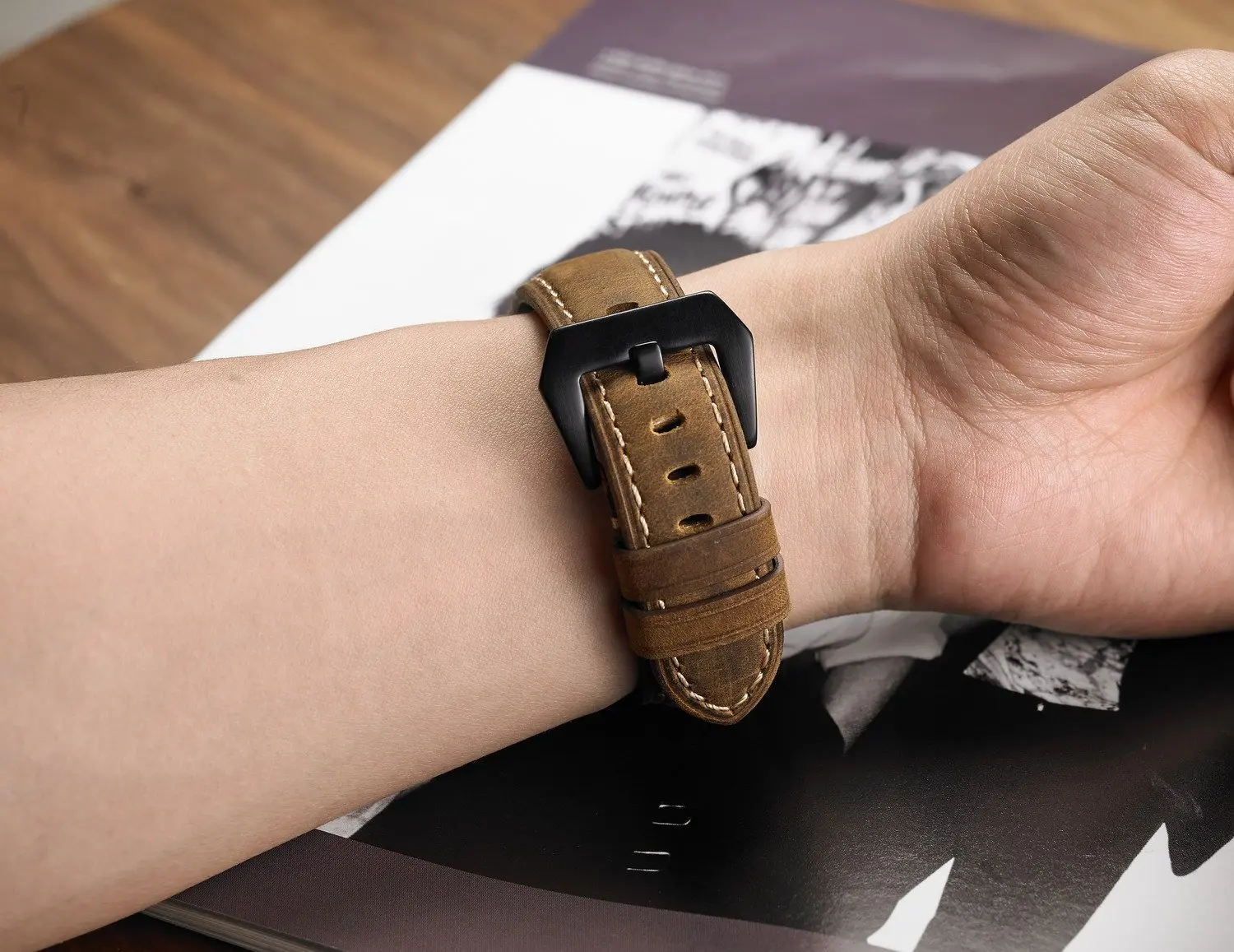 Ремешок из натуральной кожи Crazy Horse с черной пряжкой Для Fitbit Versa 2 / Lite 1/ SE - купить по