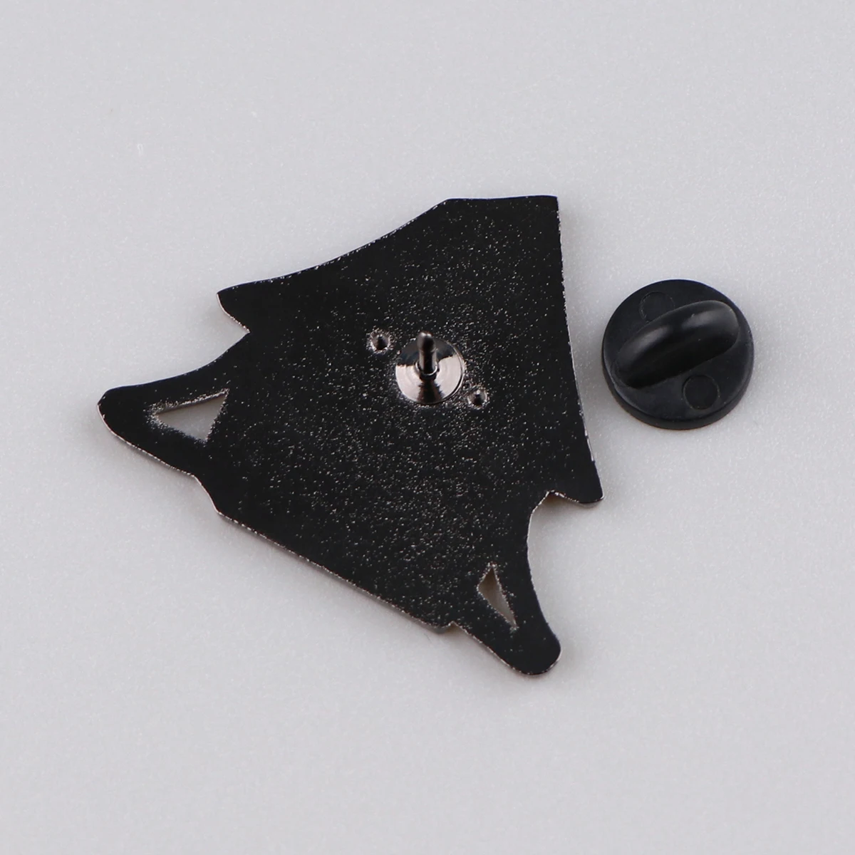 Эмалированная брошь в виде совы