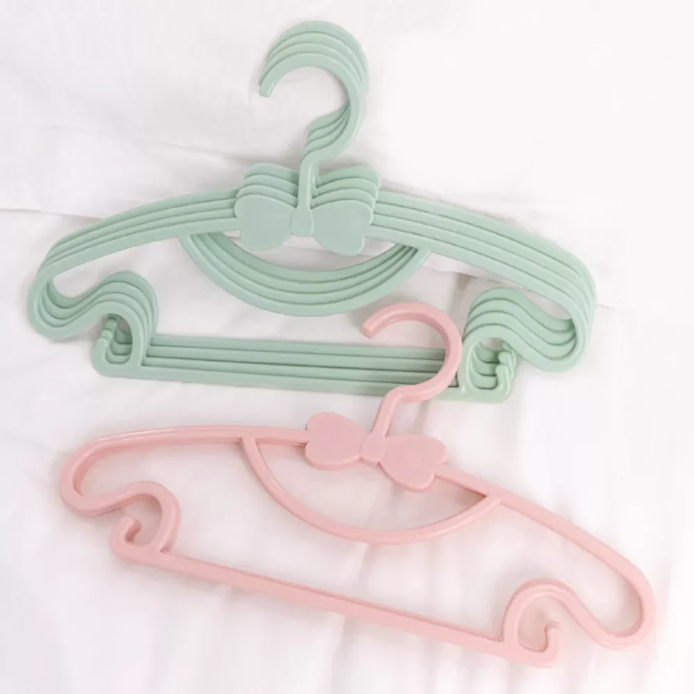 

5pcs Kids Clothes Hanger Racks Portable Plastic Display Hangers Windproof Children Coats Hanger Baby Clothing Organizer