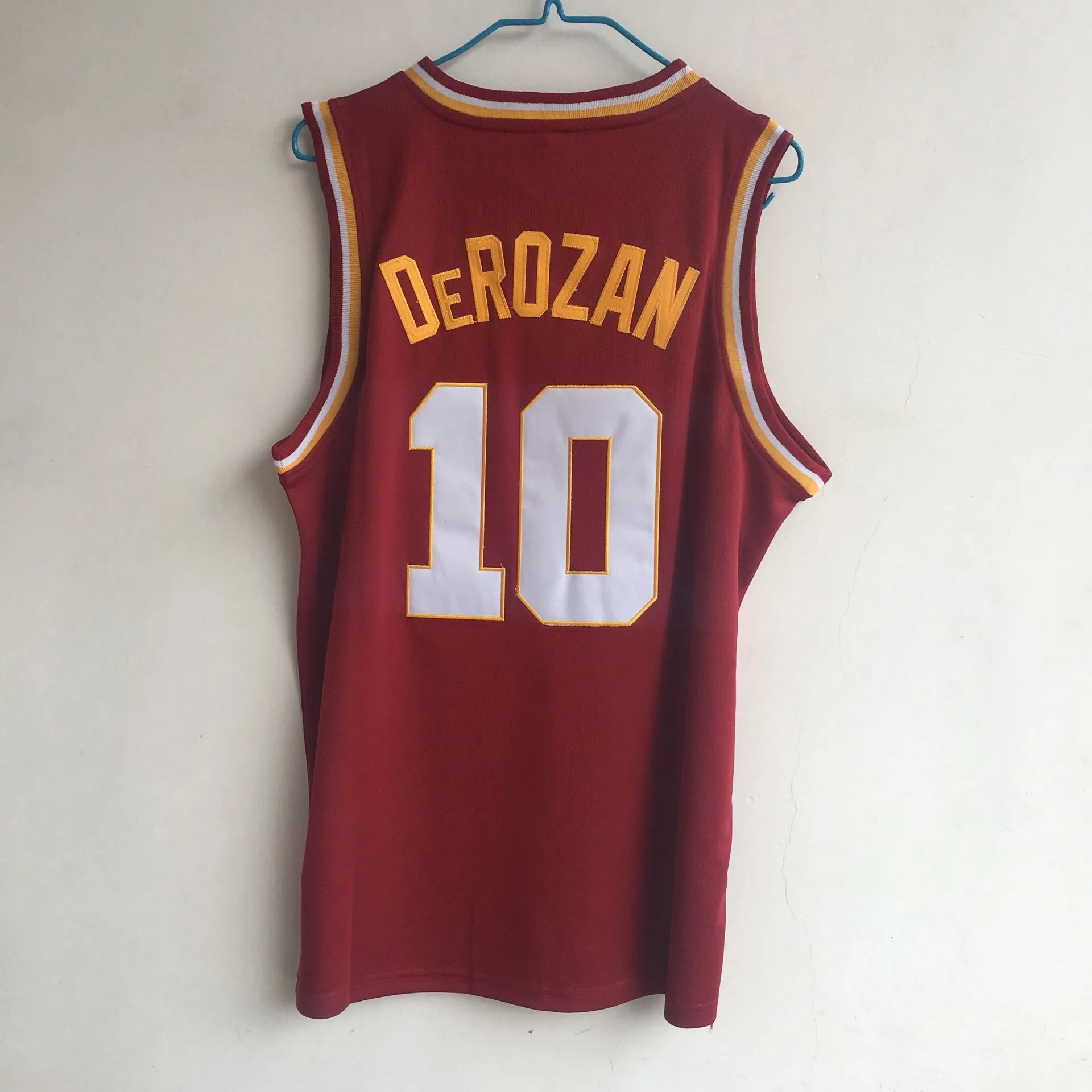 

1 Nick Young Stitched 10 Demar DeRozan Retro College Basketball Jersey Sewn Camisa Embroidery