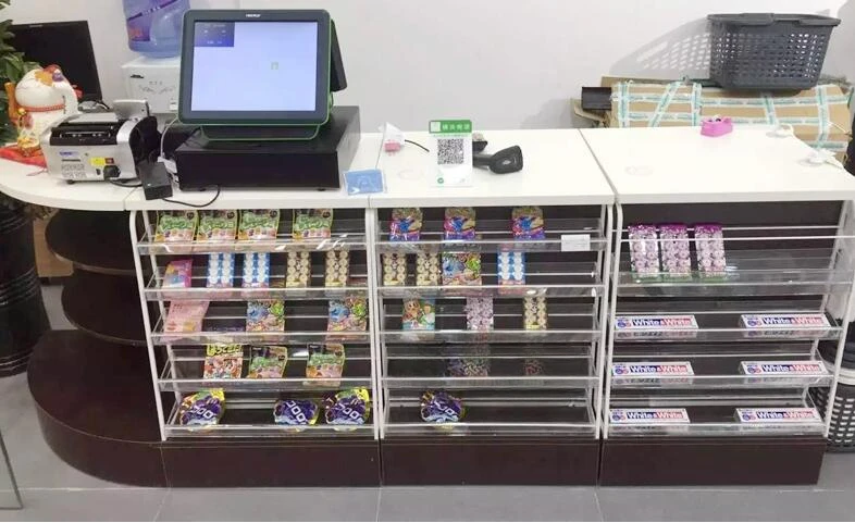 Небольшая полка для супермаркета кассовый магазин столик перед полкой