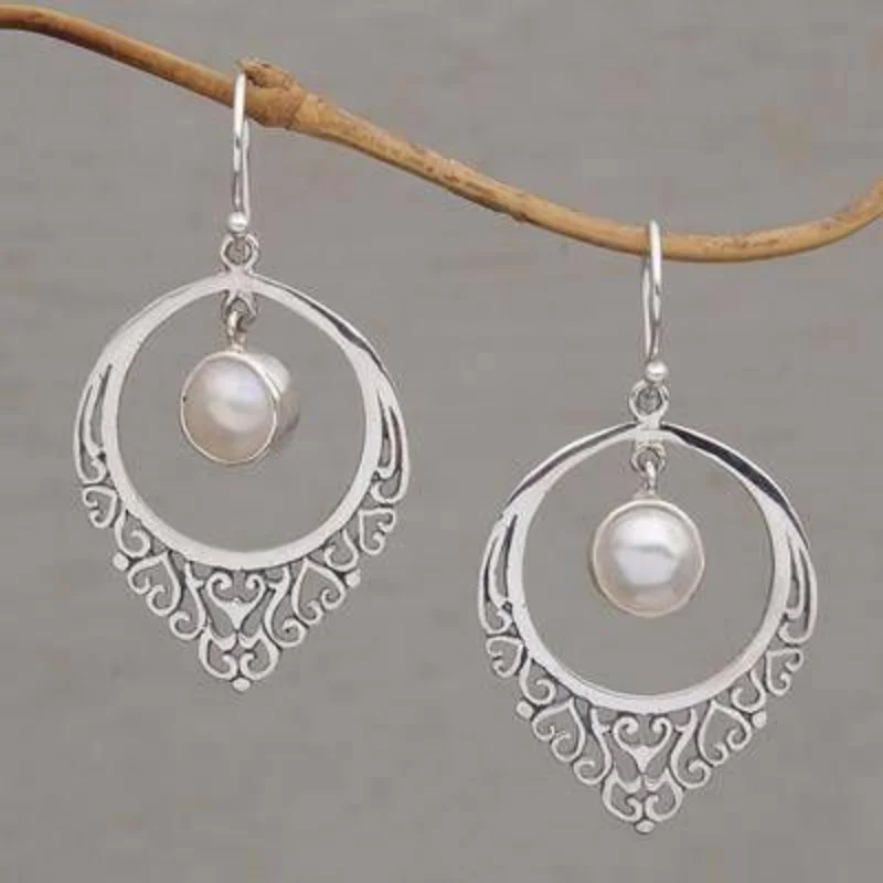 

Classic Trendy Round Inlaid Imitation Pearl Earrings Vintage Silver Color Metal Carving Heart Hollow Dangle Earrings Women