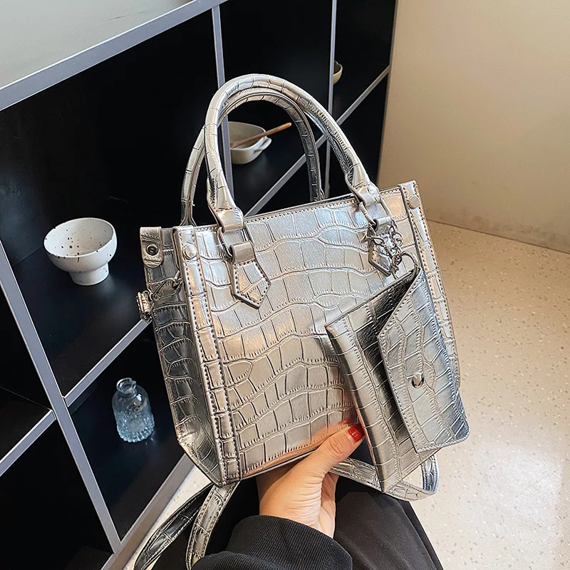 

2023 модная роскошная дизайнерская Серебристая сумка с ручками для женщин, композитная сумка через плечо с крокодиловым узором, квадратный мини-кошелек