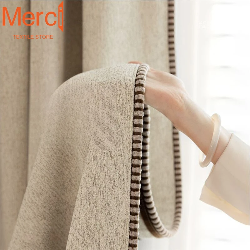 

Французские шторы из полиэстера кремового цвета