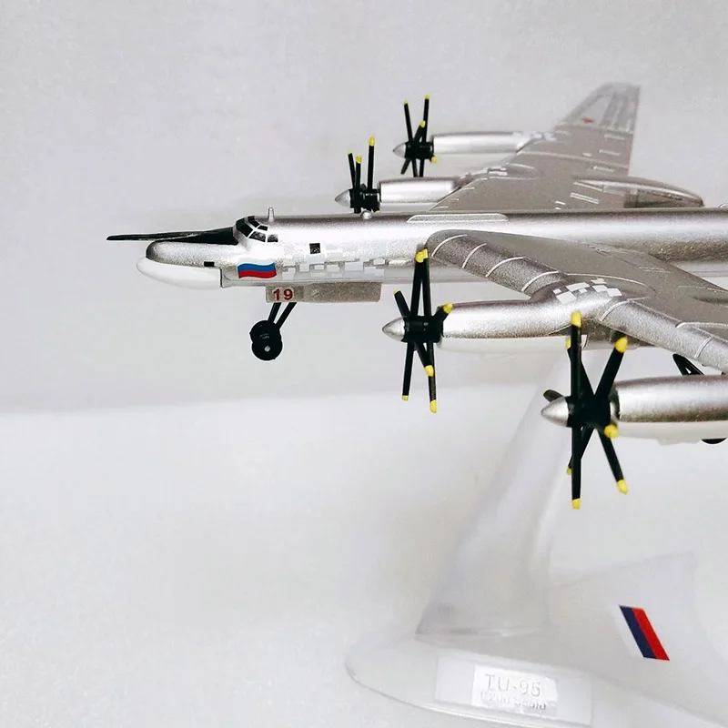 Модель 1/200 года модель модели TU95 TU95MS Bear-H из литого металлического сплава - купить