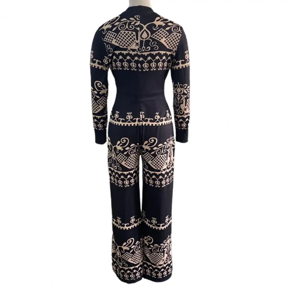 Этот комбинезон идеально подходит для кроссовок каблуков и многого другого.