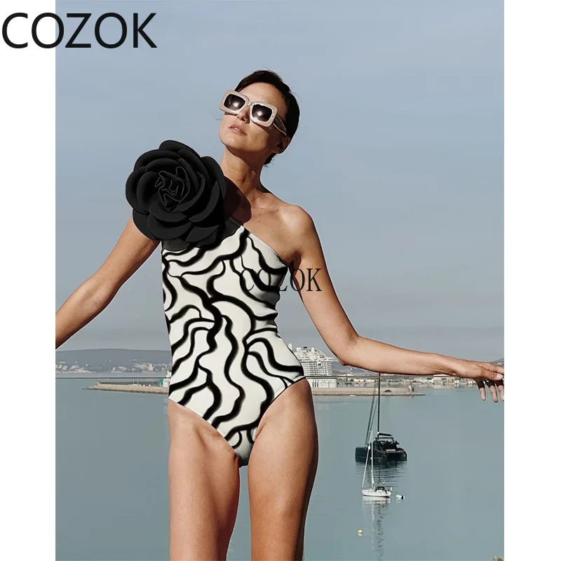 Рисунок 2 - Женский простой однотонный слитный