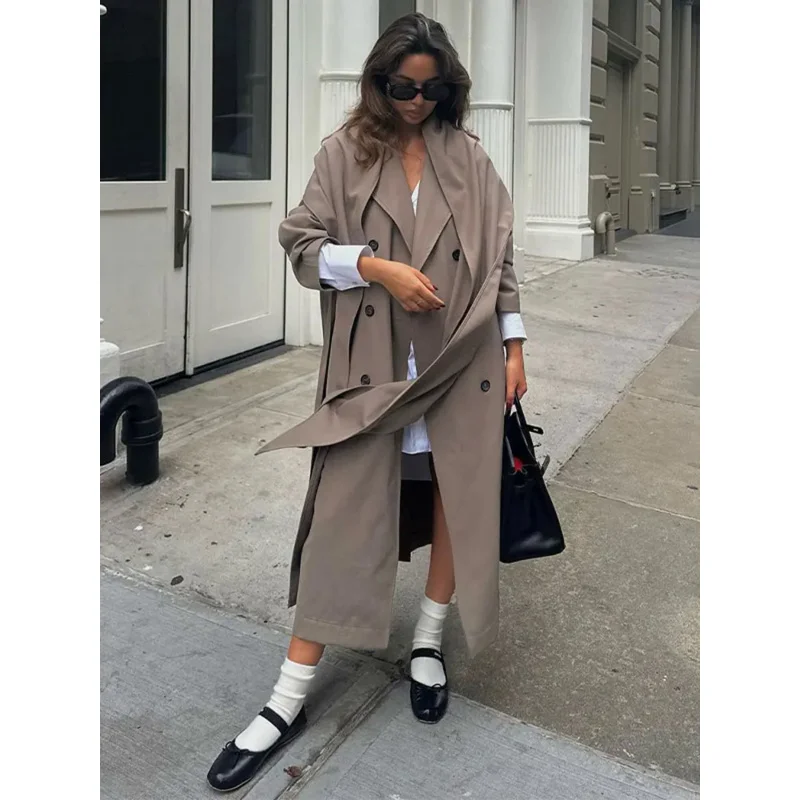 Рисунок 2 - Женское длинное пальто с воротником