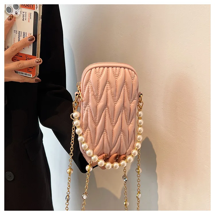 Fashion Small Bag 2023 New Lingge Chain Shoulder Bag Personalized Fashion Versatile Crossbody Street Phone Mouth Red Bag